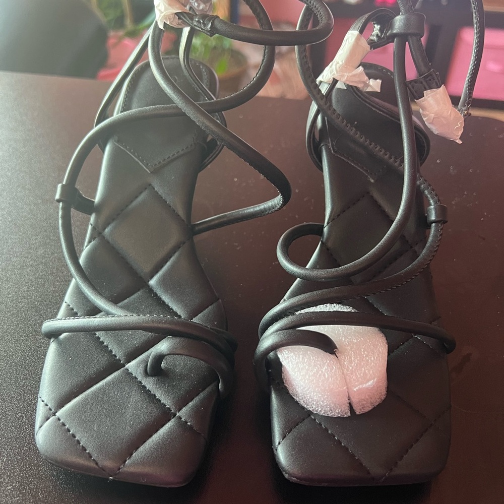Sandles - Picture 3 of 3